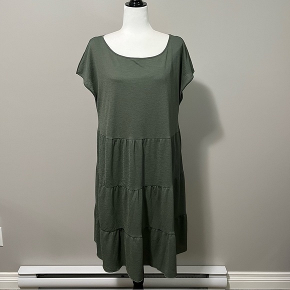 Love & Legend Cap Sleeve Green Tiered Midi Dress - Picture 1 of 12